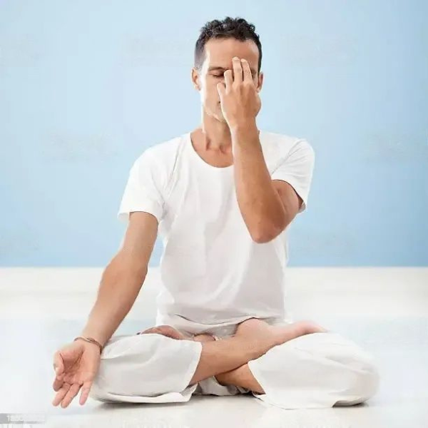 ¿Qué es la “respiración cuadrada” y cómo aplicarla al yoga visual?